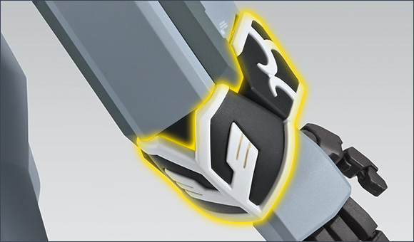 藉部件分割及成型色還原胸部及袖口部分的裝飾